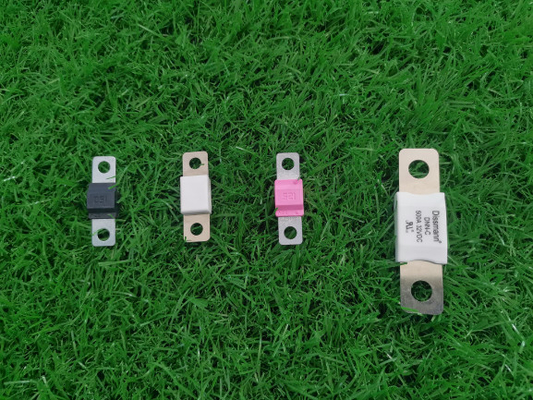 فيوز السيراميك للسيارات الاستخدام الرئيسي في سلامة بطارية السيارة UL Standard Fuse في الصين