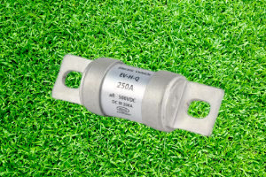 500VDC Bolt Type Fuse ، سيراميك أشباه الموصلات 150Amp سريع المفعول الصمامات