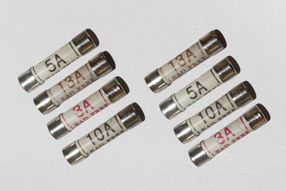 التوصيل العلوي Bussmann Fuse Bs 1362 حماية الأحمال الزائدة 240VAC الفولطية المقدرة