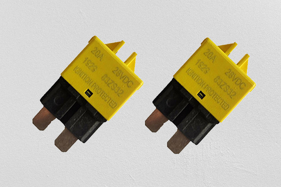 نايلون Resettable دائرة كهربائية بليد فيوز ، 28VDC Resettable Mini Blade Fuse