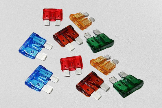 32VDC الصمامات ذات الجهد المنخفض ، 40 أمبير ميني بليد فيوز ISO8820 قياسي